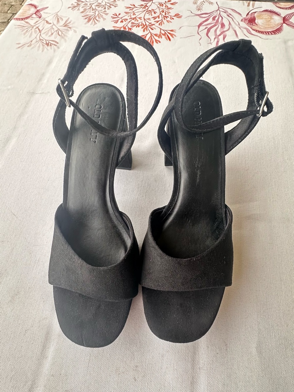 Old Navy black buckle block heel sandals Sz7.5